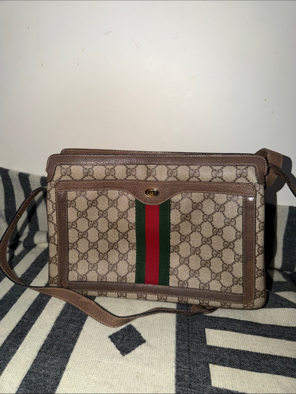 Gucci Brown GG Supreme Canvas Messenger Bag vintage with wears